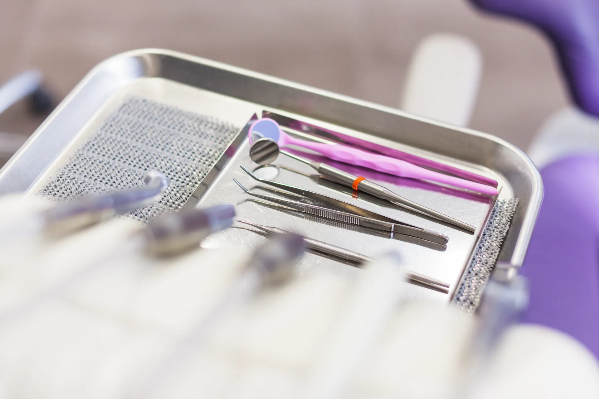Detergente enzimático: o que é e por que utilizá-lo na odontologia